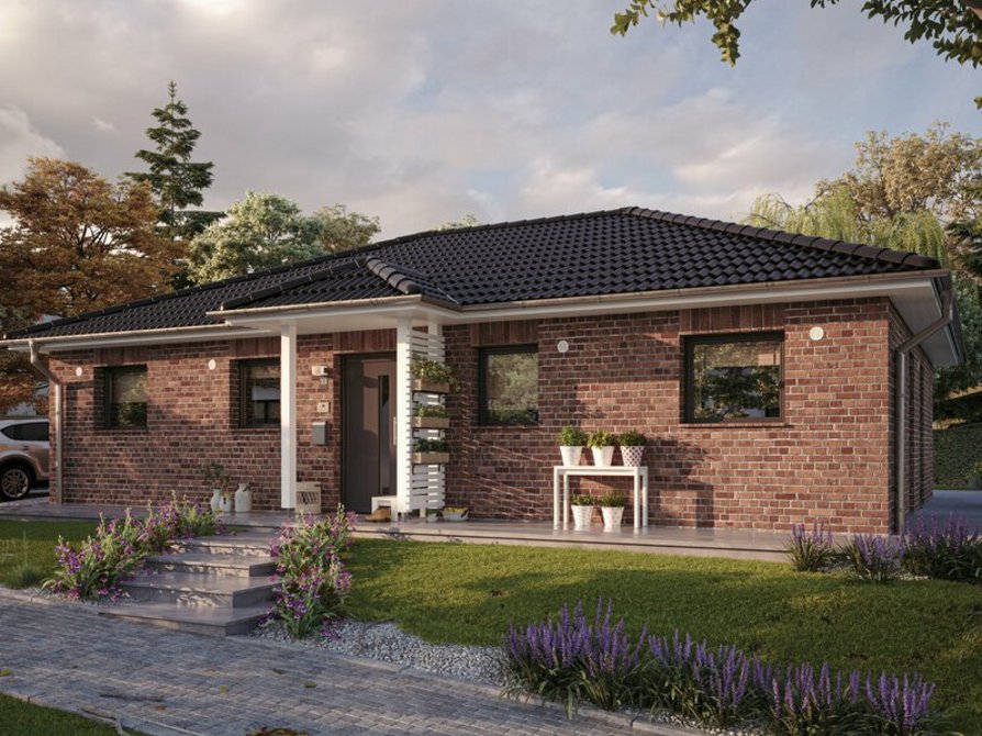 Der Bungalow 110 in der Variante Klinker mit Blick von der Straße auf den Eingangsbereich mit Veranda und optionalem Vordach